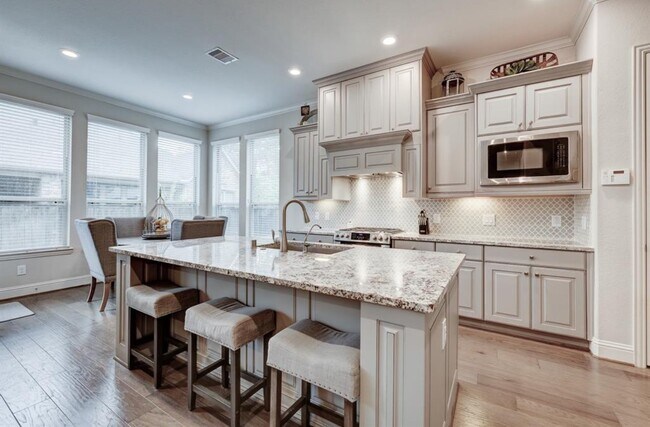 Photo - 155 Skybranch Dr