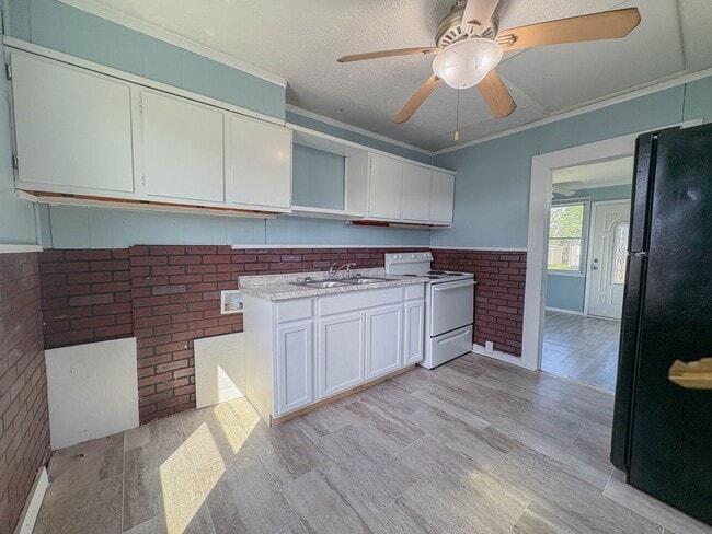 Photo - 1919 Half Moon Cir
