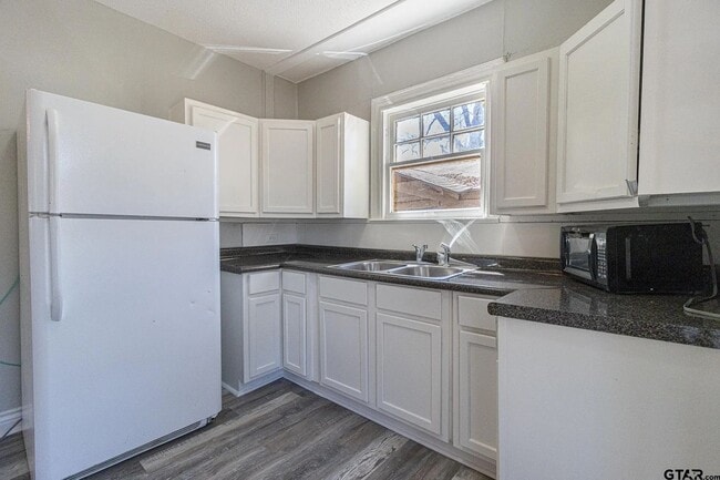 Photo - Charming 2 Bed, 1 Bath Home Near Downtown Tyler!