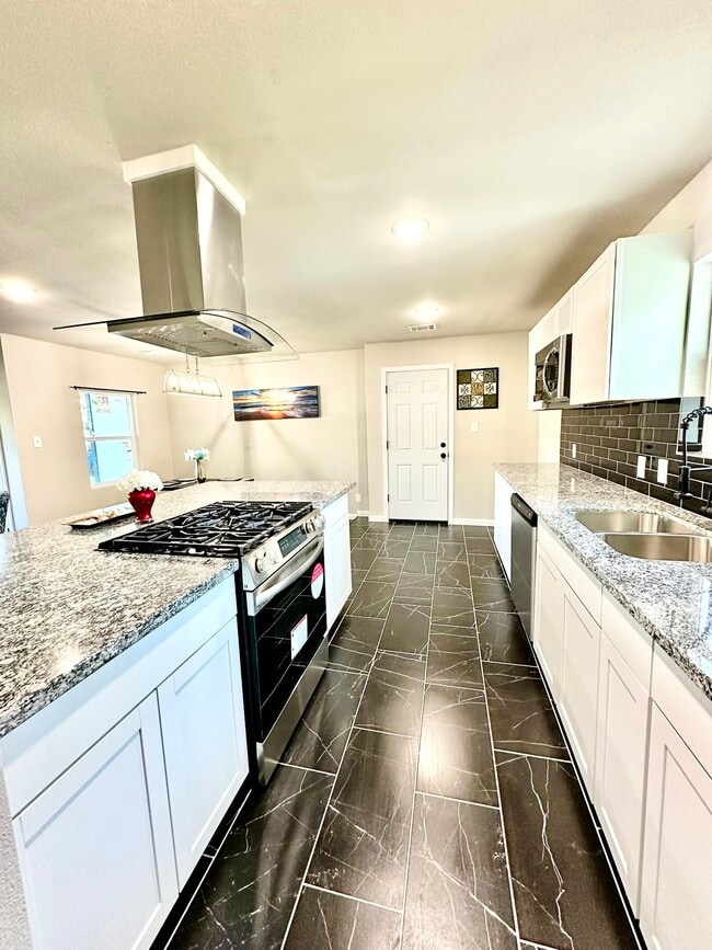 10 Gulf Ln