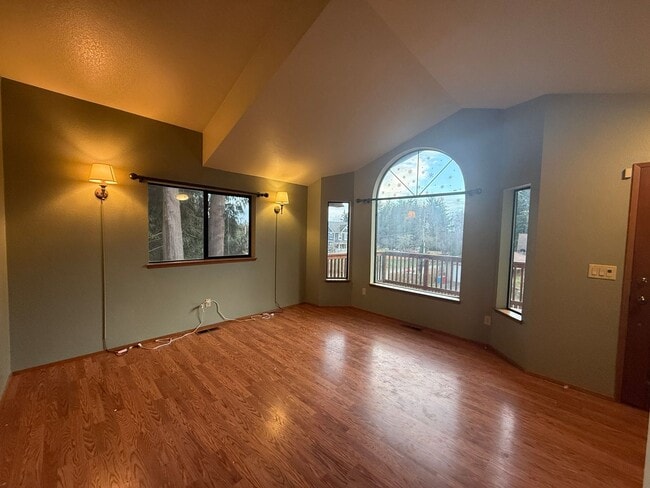 Photo - 3 BED 2.5 BATH WITH DAYLIGHT BASEMENT & BONUS ROOM - SPACIOUS CORNER LOT