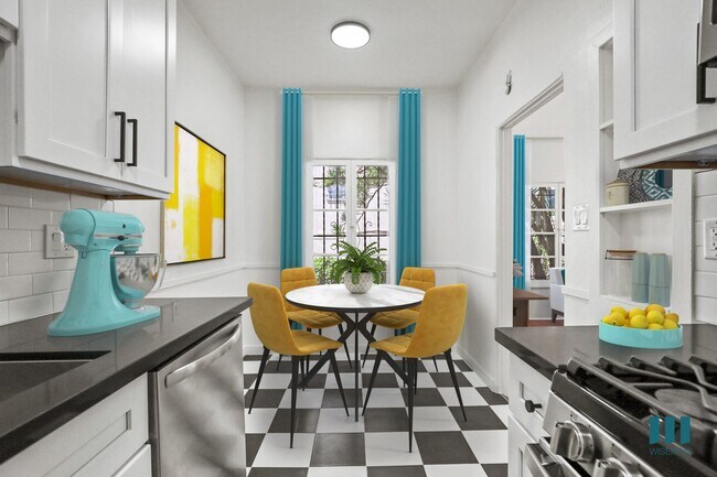 Cocina y comedor con grandes ventanales