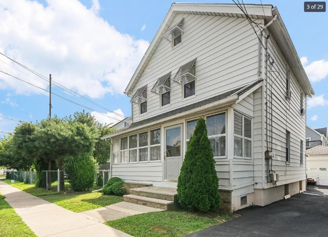 Photo - 32 Major St Unit Room Renting