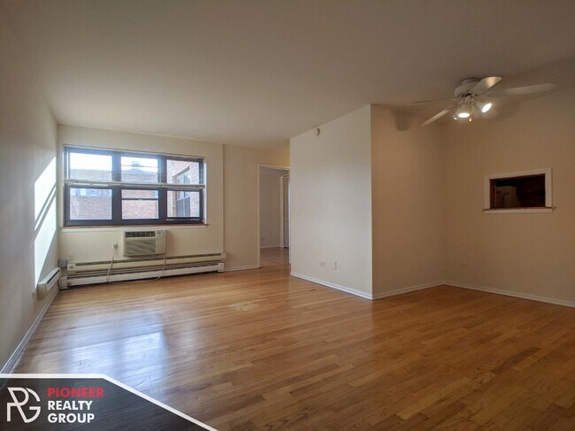 Building Photo - 665 W Wrightwood Rental