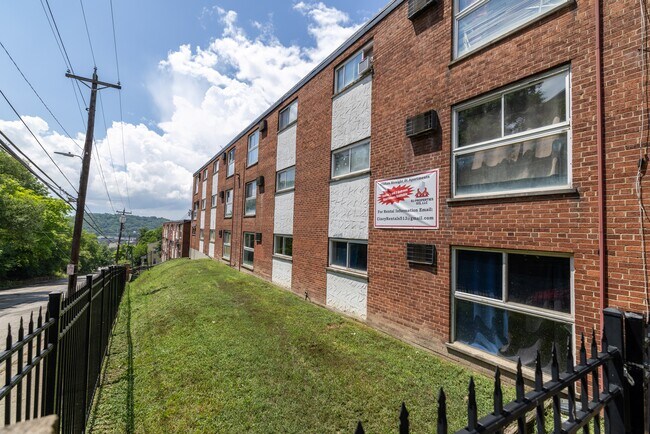 Photo - Straight Street Apartments