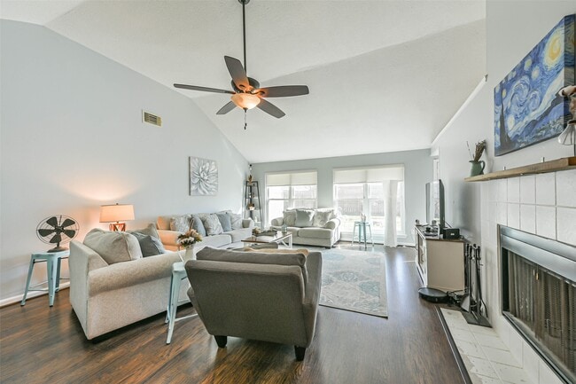 Photo - 4030 Bentley Dr