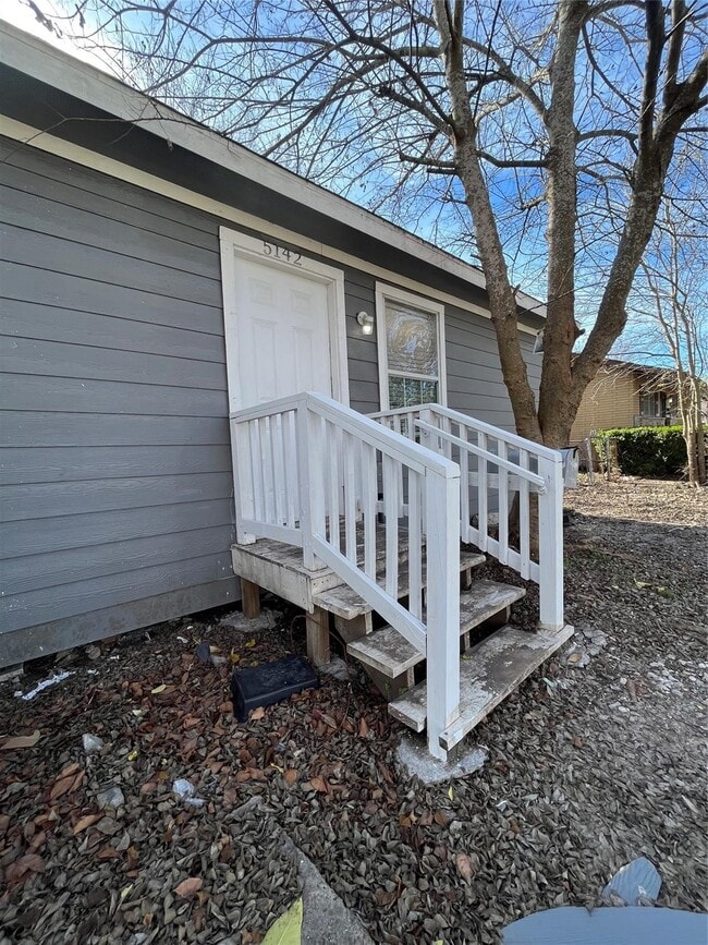 Photo - 5142 Higgins St