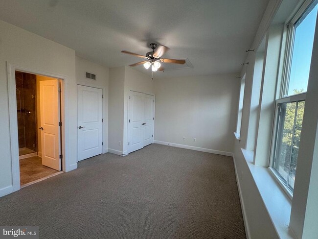 Photo - 4704 Woodberry St
