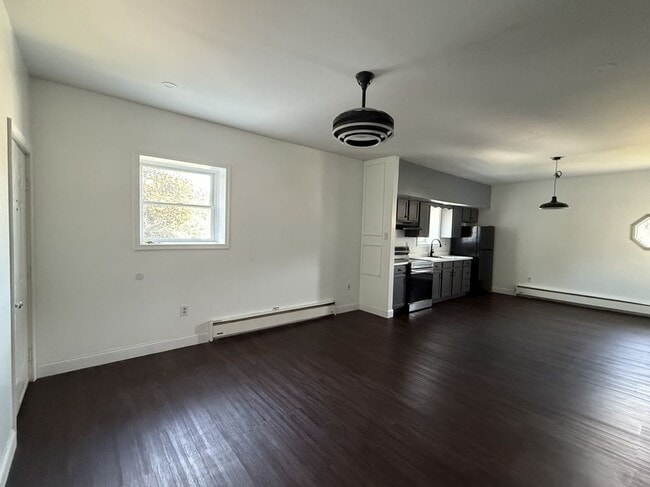 Building Photo - 132 E Main St Rental