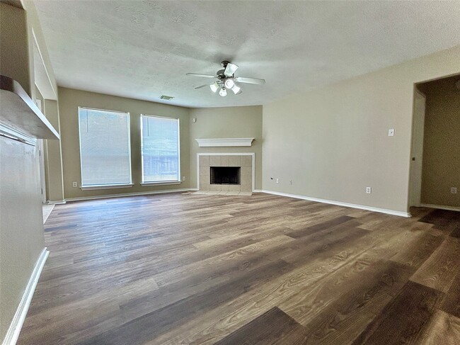 Photo - 21814 Kardy St