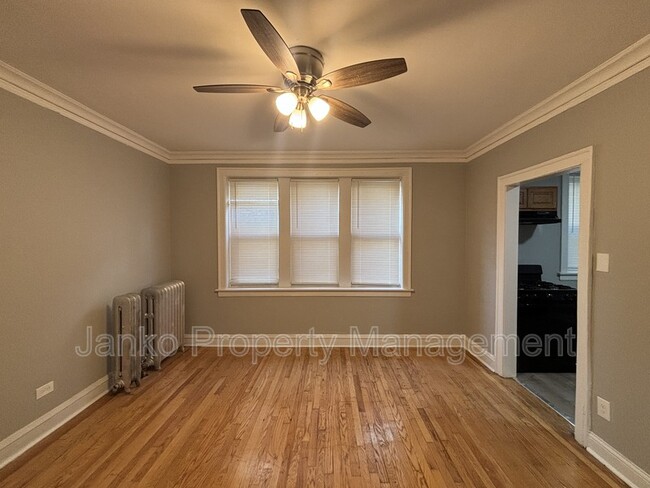 Photo - 656 E 81st St Unidad 1