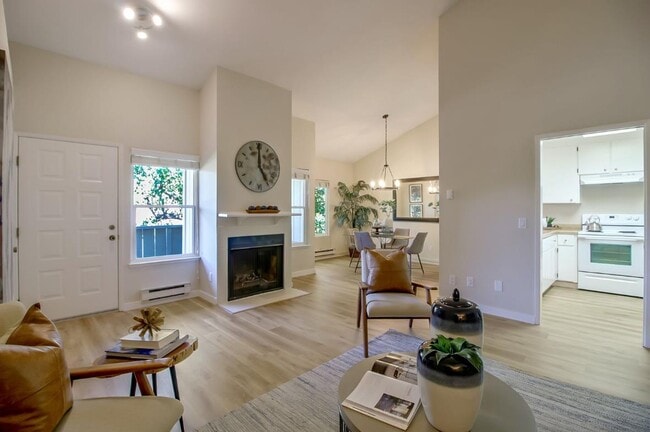 Photo - 915 Apricot Ave