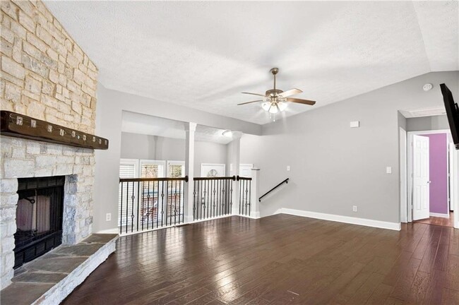 Photo - 808 Emerald Chase