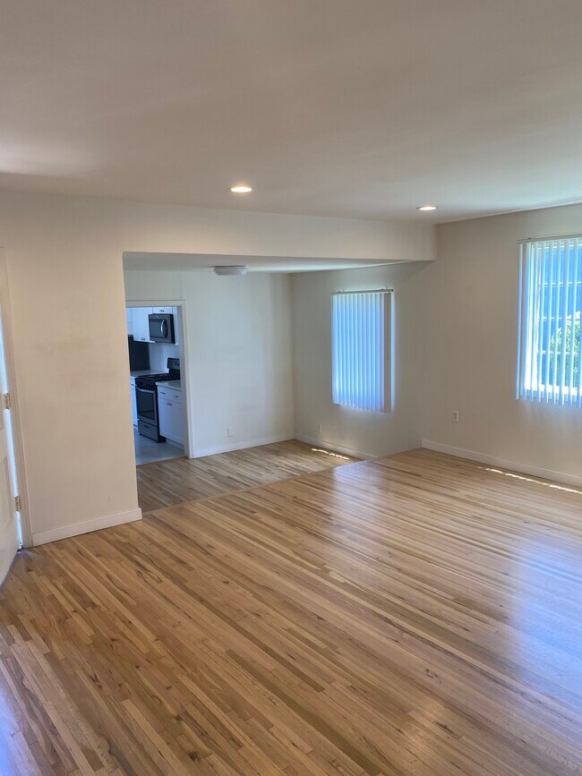 Photo - 1845 S Beverly Glen Blvd Unidad 1845 12