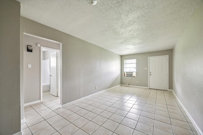 Building Photo - 5107 Clover St