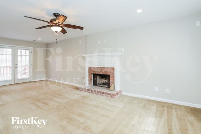 Photo - 205 Crown Oaks Ct