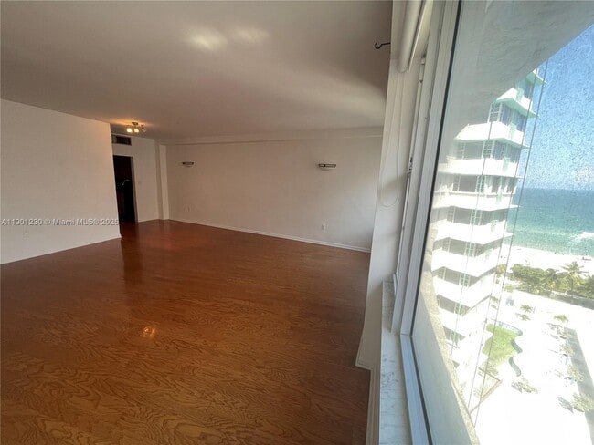 Photo - 5255 Collins Ave Unidad 11B