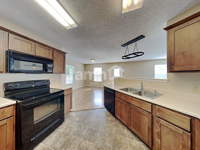 717 Hickory Pine Dr