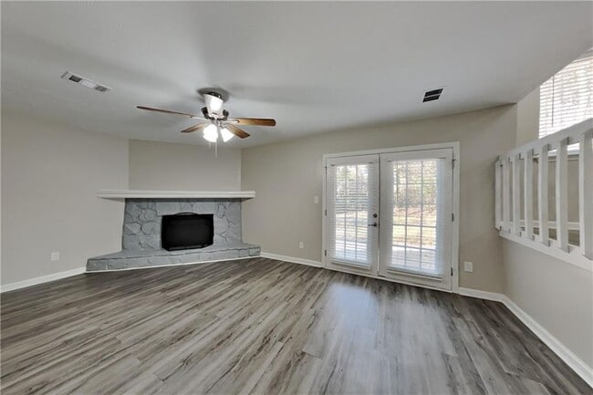 Photo - 2974 Sloans Way