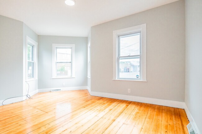 Photo - 16 Rossmore Rd Unit A