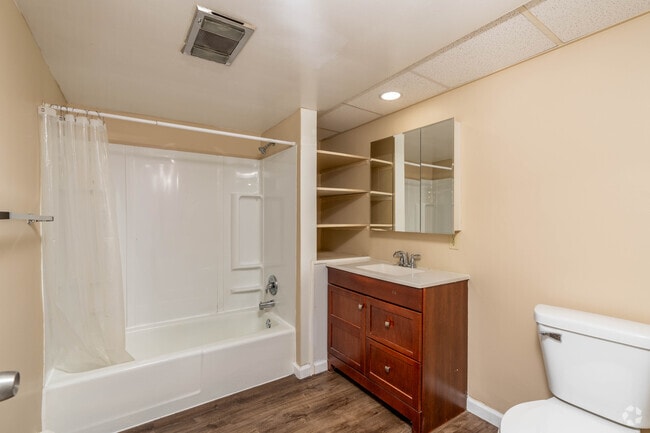 2BR,1BA - 1093SF - Bathroom