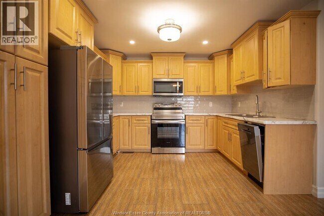 Photo - 98a Lansdowne Ave