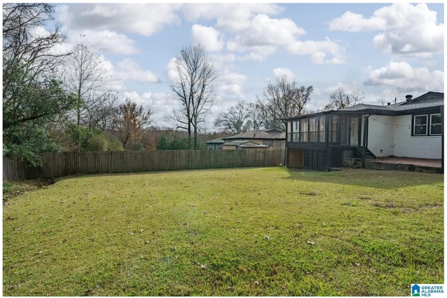 Photo - 2209 Pine Ln