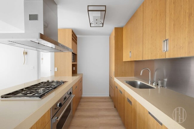 450 W 17th St Unit 1123