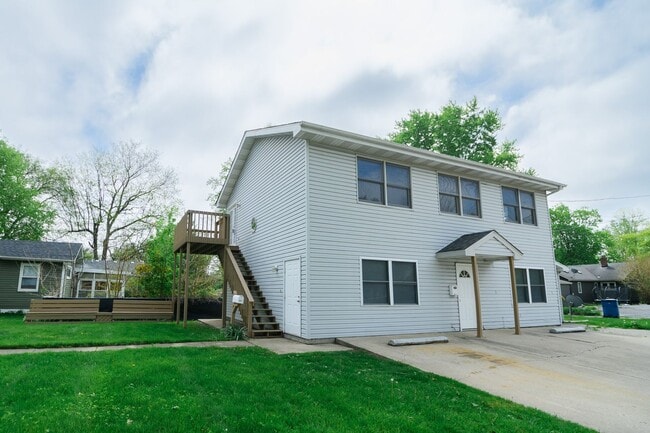 Building Photo - 201 Chesterton Blvd Unit Upper