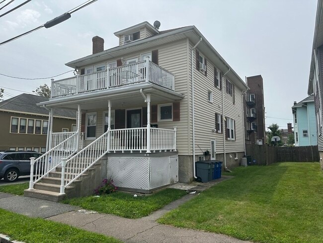 Building Photo - 62 Chapman St Unit 1