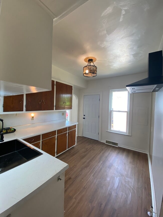 Photo - 811 Willard St