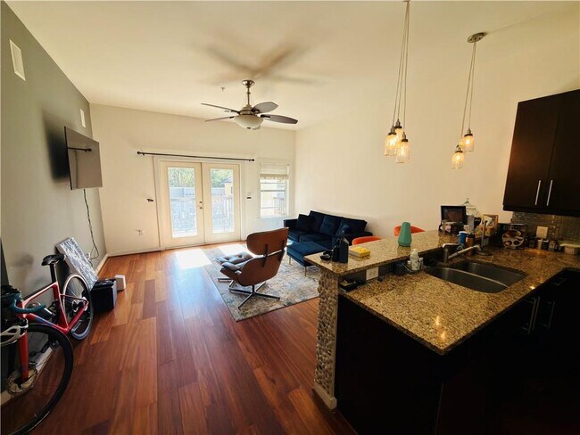 Photo - 870 Inman Vlg Pkwy NE Unidad 321