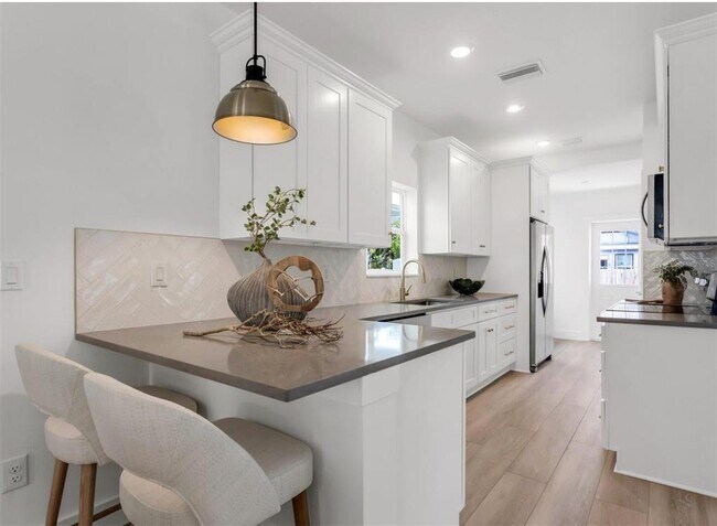 Photo - 2333 W Beach St