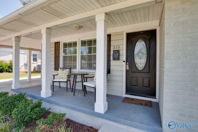 Photo - 215 Drake Ave SW