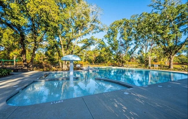 Photo - 2108 Leopold St