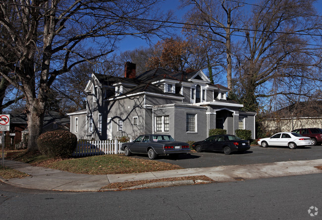 Building Photo - Louise Manor Rental