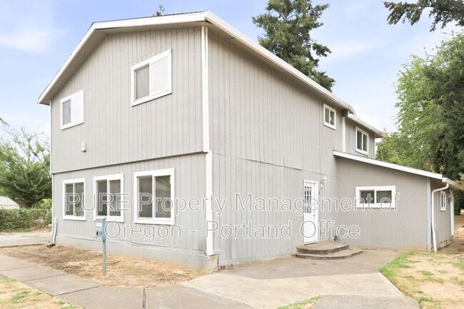 Building Photo - 10806 NE Prescott St Unit #1