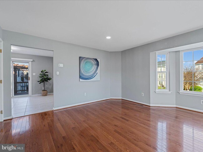 Photo - 564 Radford Terrace NE