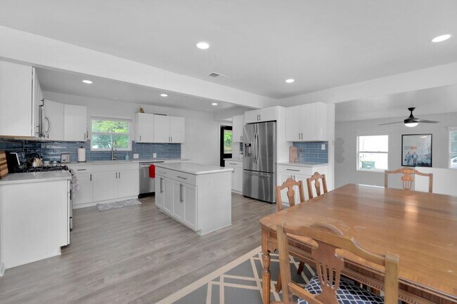 Charming 3-Bed home with 2.5 Baths in Fort Walton Beach – Your Ideal Coastal Retreat!