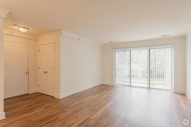 2BR, 2BA - 1066SF