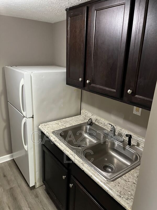 Building Photo - 411 Iowa Ave Unit 3