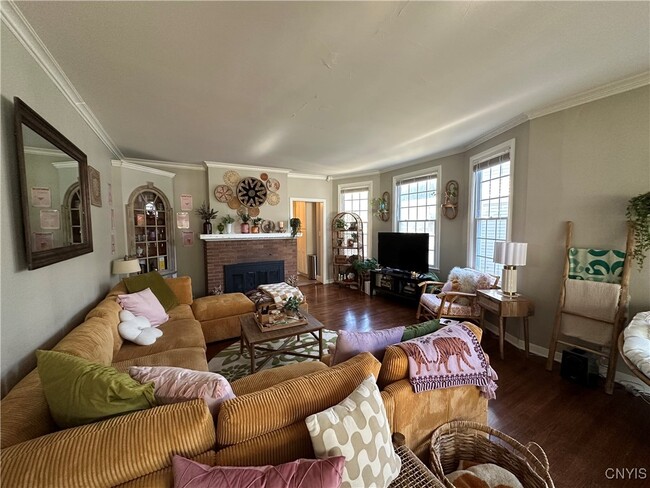Photo - 1801 James St