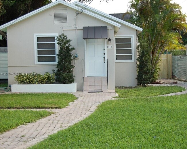 Building Photo - 2140 SW 25th St Unit 2140
