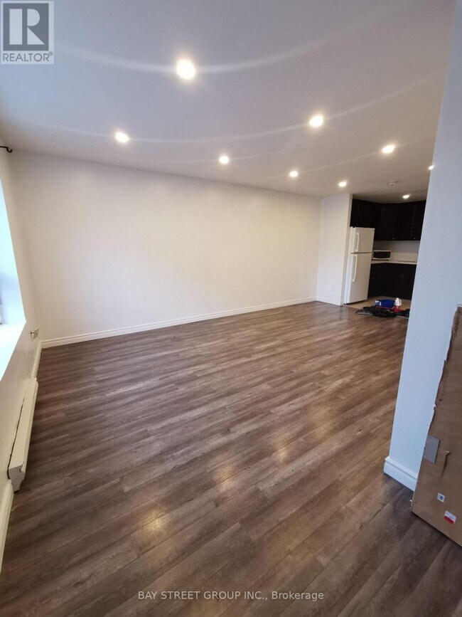 Photo - 1546 Jane St
