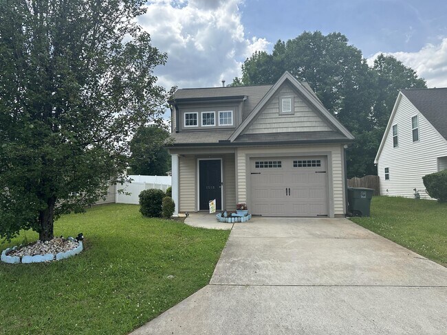 Photo - 1519 Hamilton Hills Dr House