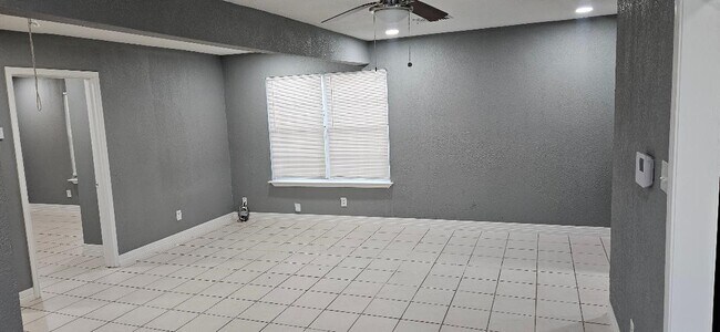 Photo - 7011 Hillsboro St