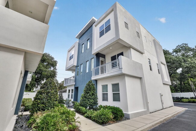 105 W Grant St