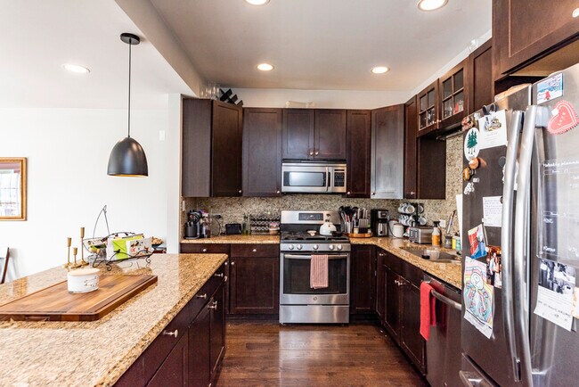 Photo - 1402 W Grand Ave