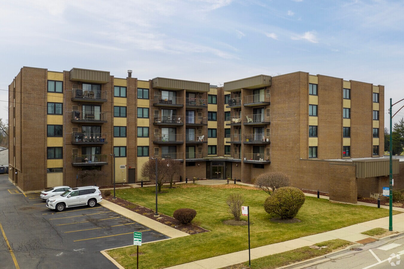 Photo - Irving Park Terrace Condominiums