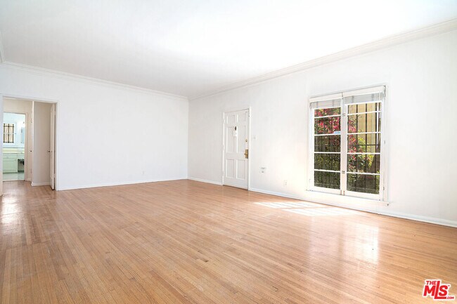 1217 1/2 S Alfred St